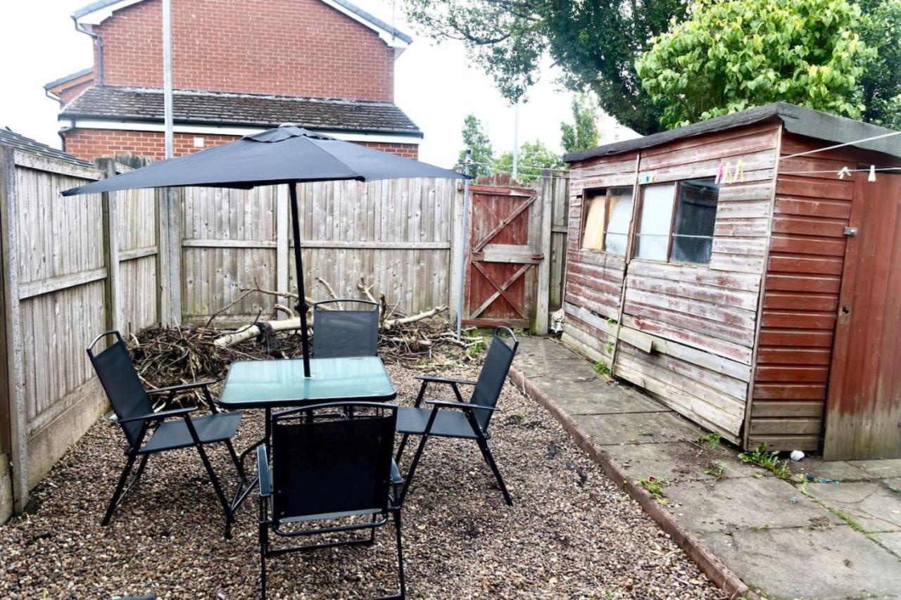 3 Bed Home Sleeps 8 People Located 1 Min From Train Stop - Otley Terrace Oldham Eksteriør bilde