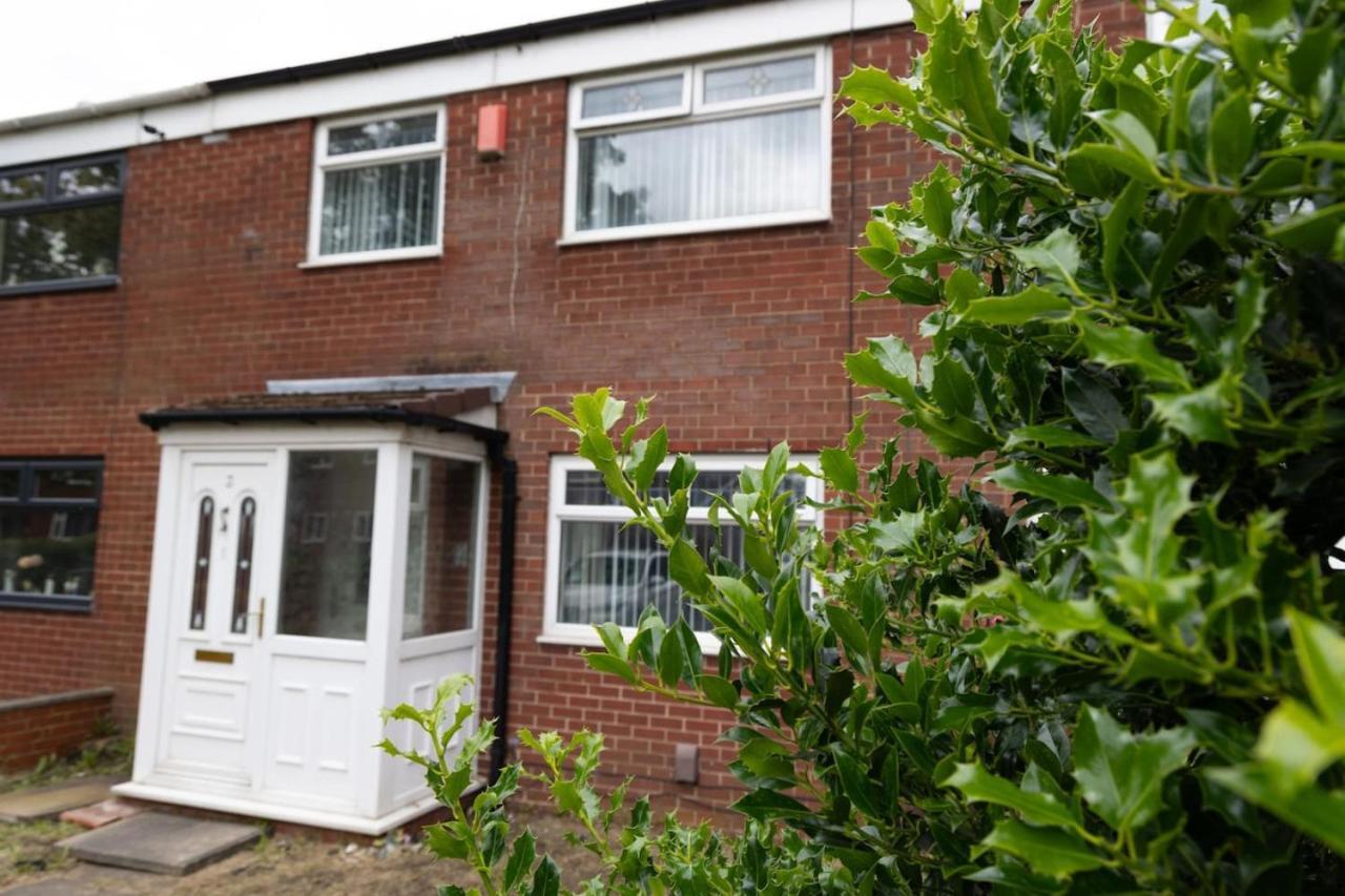 3 Bed Home Sleeps 8 People Located 1 Min From Train Stop - Otley Terrace Oldham Eksteriør bilde