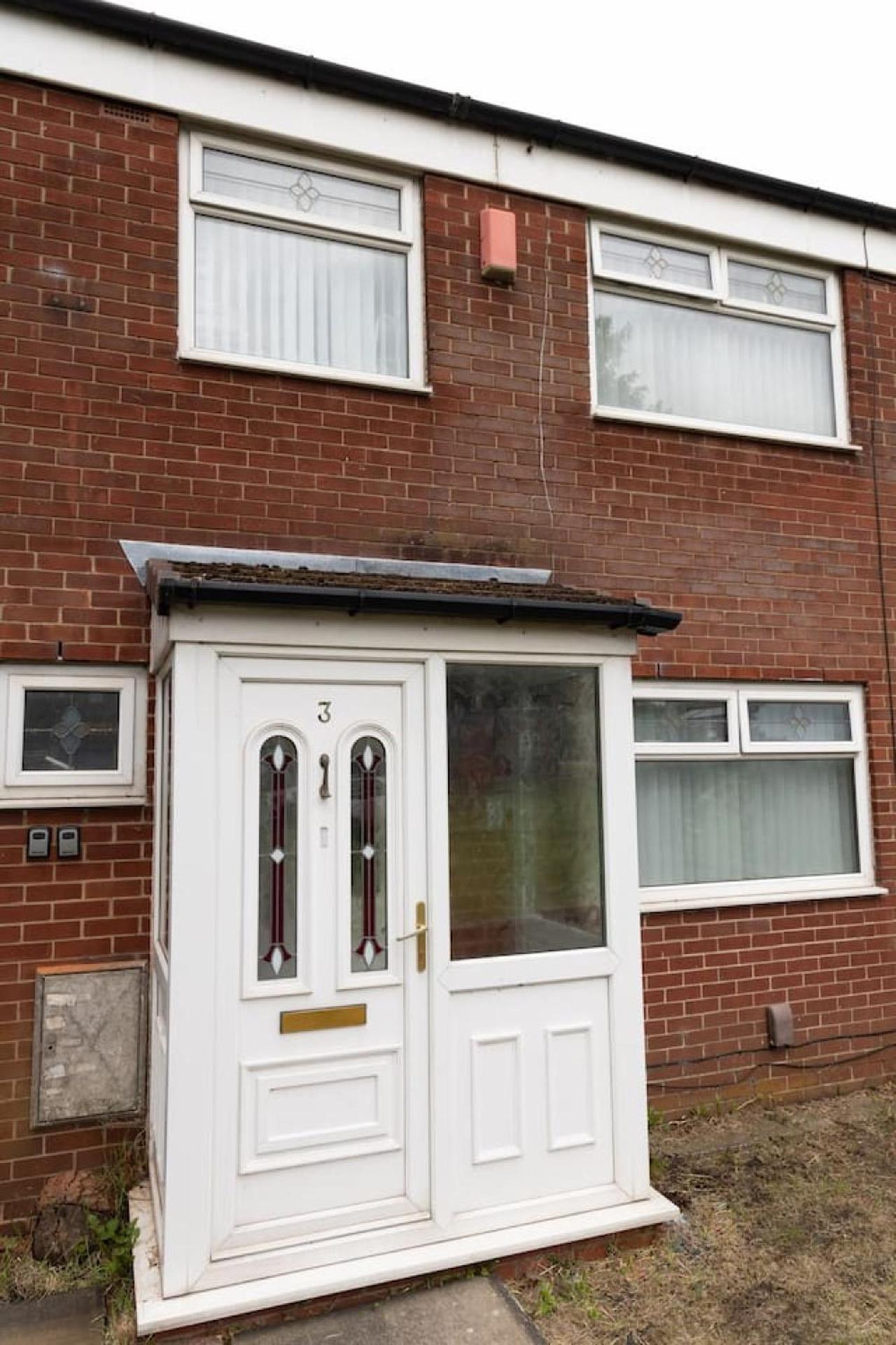 3 Bed Home Sleeps 8 People Located 1 Min From Train Stop - Otley Terrace Oldham Eksteriør bilde