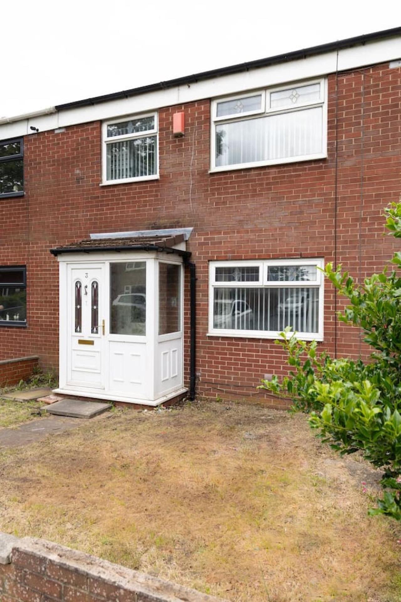 3 Bed Home Sleeps 8 People Located 1 Min From Train Stop - Otley Terrace Oldham Eksteriør bilde