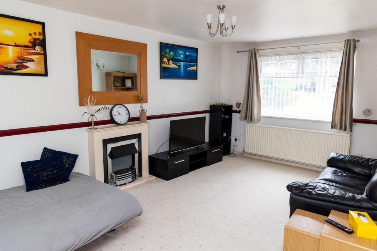 3 Bed Home Sleeps 8 People Located 1 Min From Train Stop - Otley Terrace Oldham Eksteriør bilde